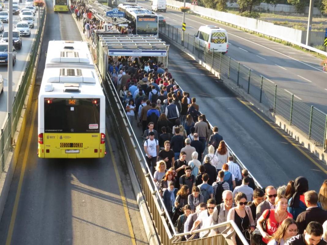 Toplu taşımada kartlar yeniden dağıtılıyor: Hepsi iptal edilecek 4